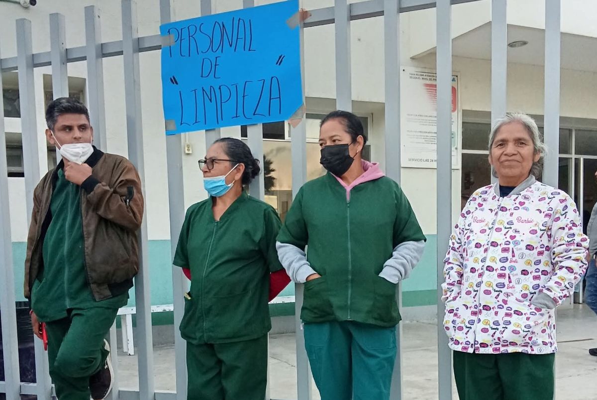 Trabajadores ‘outsourcing’ de hospitales del IMSS en Hidalgo reclaman salarios