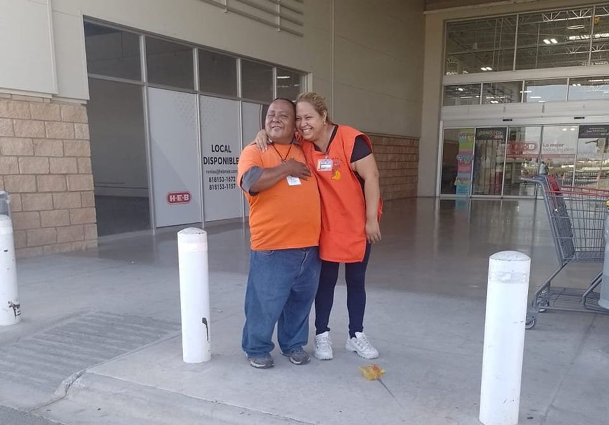 Sujetos al parecer envenenan a compañero de trabajo en tienda HEB en Coahuila
