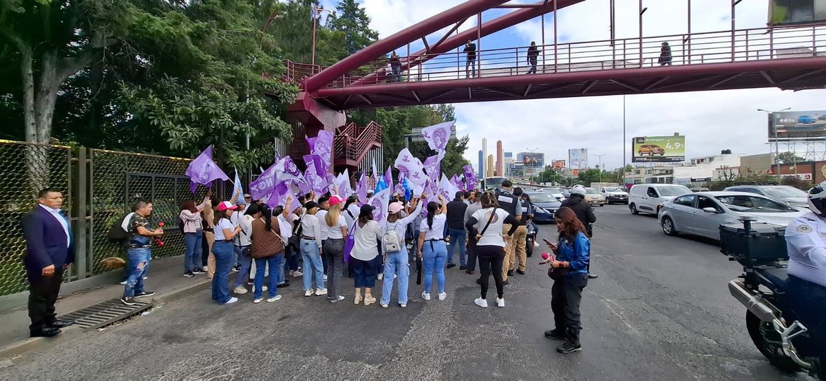 Colectiva feminista marcha en Periférico Norte para apoyar a víctima de violencia