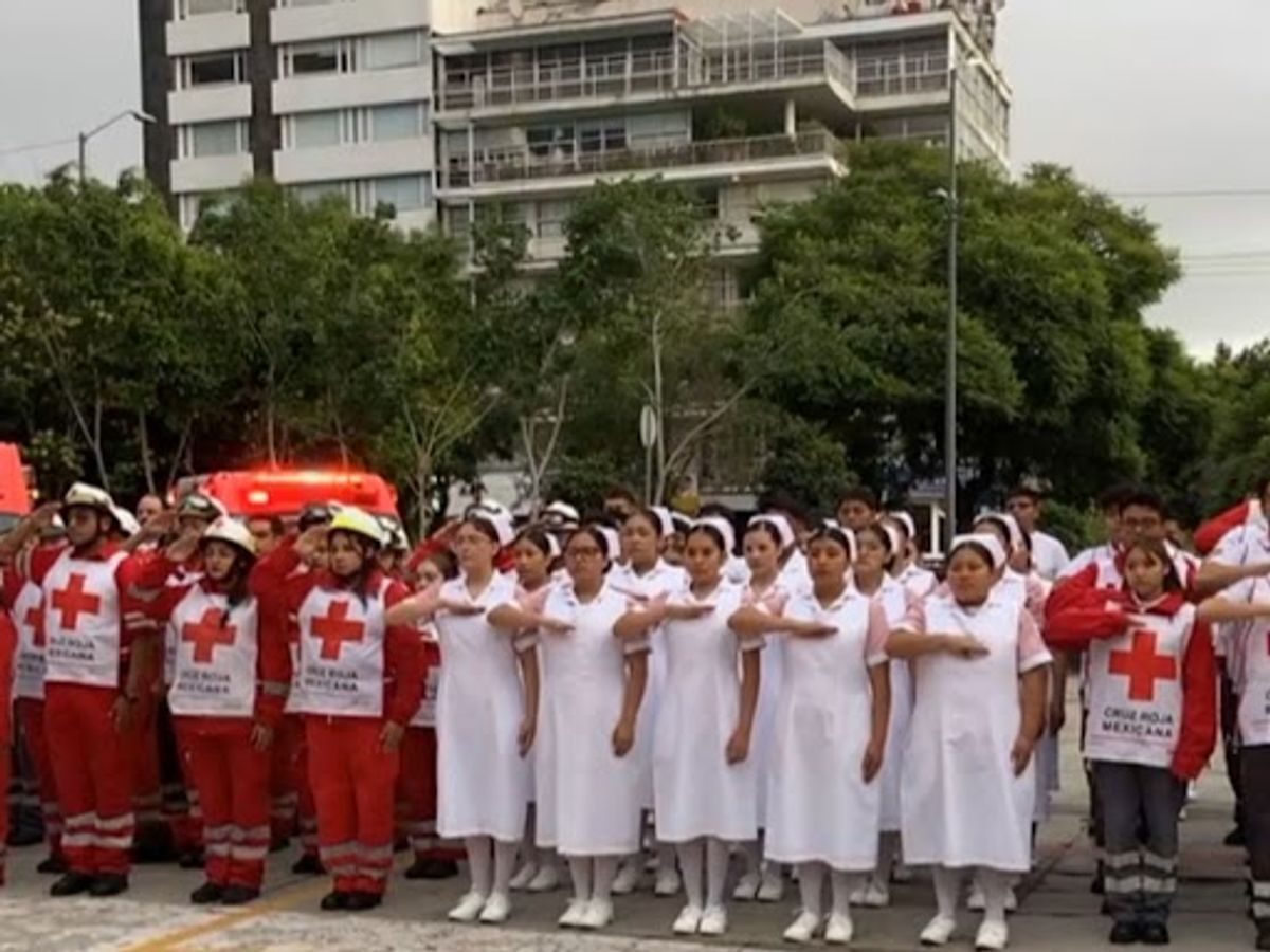 Con toque de sirenas de ambulancias Cruz Roja Mexicana recuerda víctimas de sismo de 1985