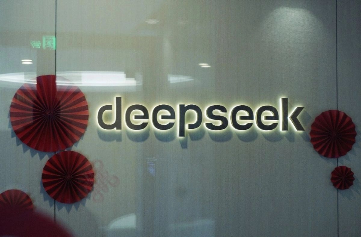 DeepSeek entrenó con éxito modelo de IA con costo de solo 294 mil dólares