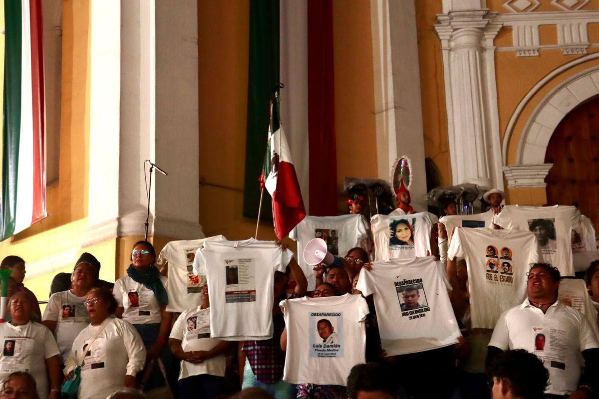Protestas por desaparecidos y presunto fraude electoral marcan el Grito en Veracruz