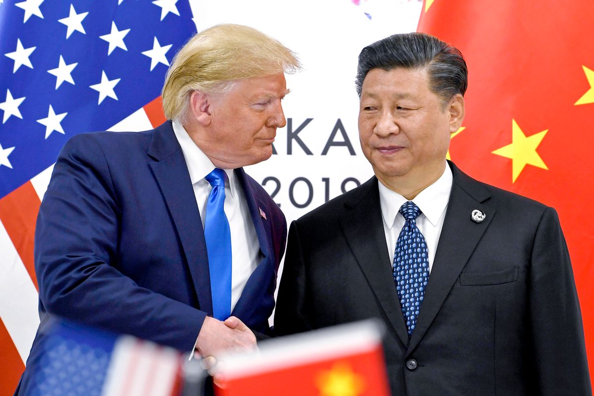 特朗普宣布将在APEC会议期间与中国国家主席习近平会面，并将于2026年初访问中国