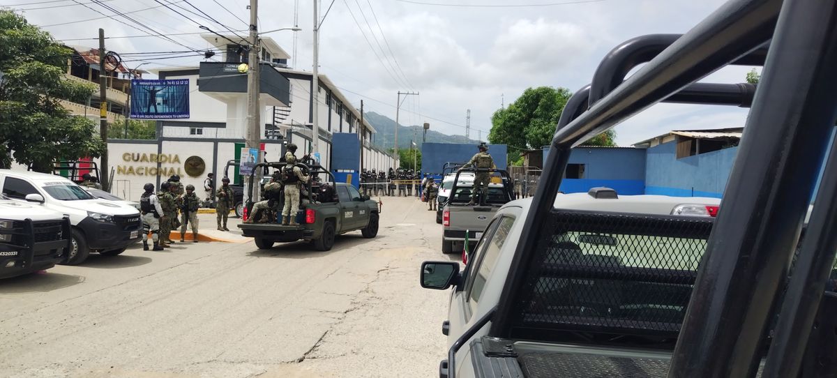 Aparatoso despliegue policiaco en intento de motín en penal de Acapulco 