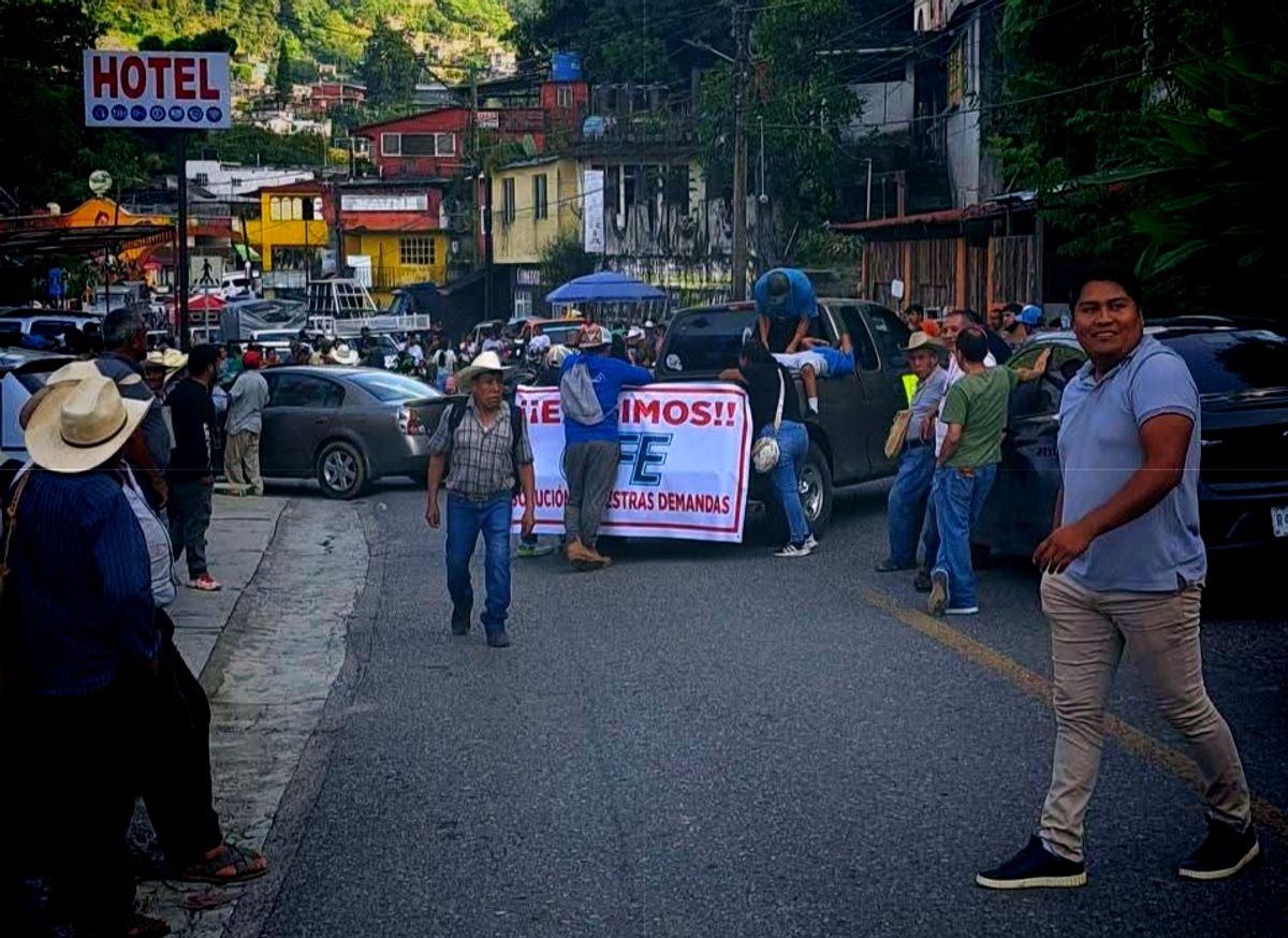 墨西哥-拉雷多公路的封锁解除：墨西哥电力公司恢复供电后