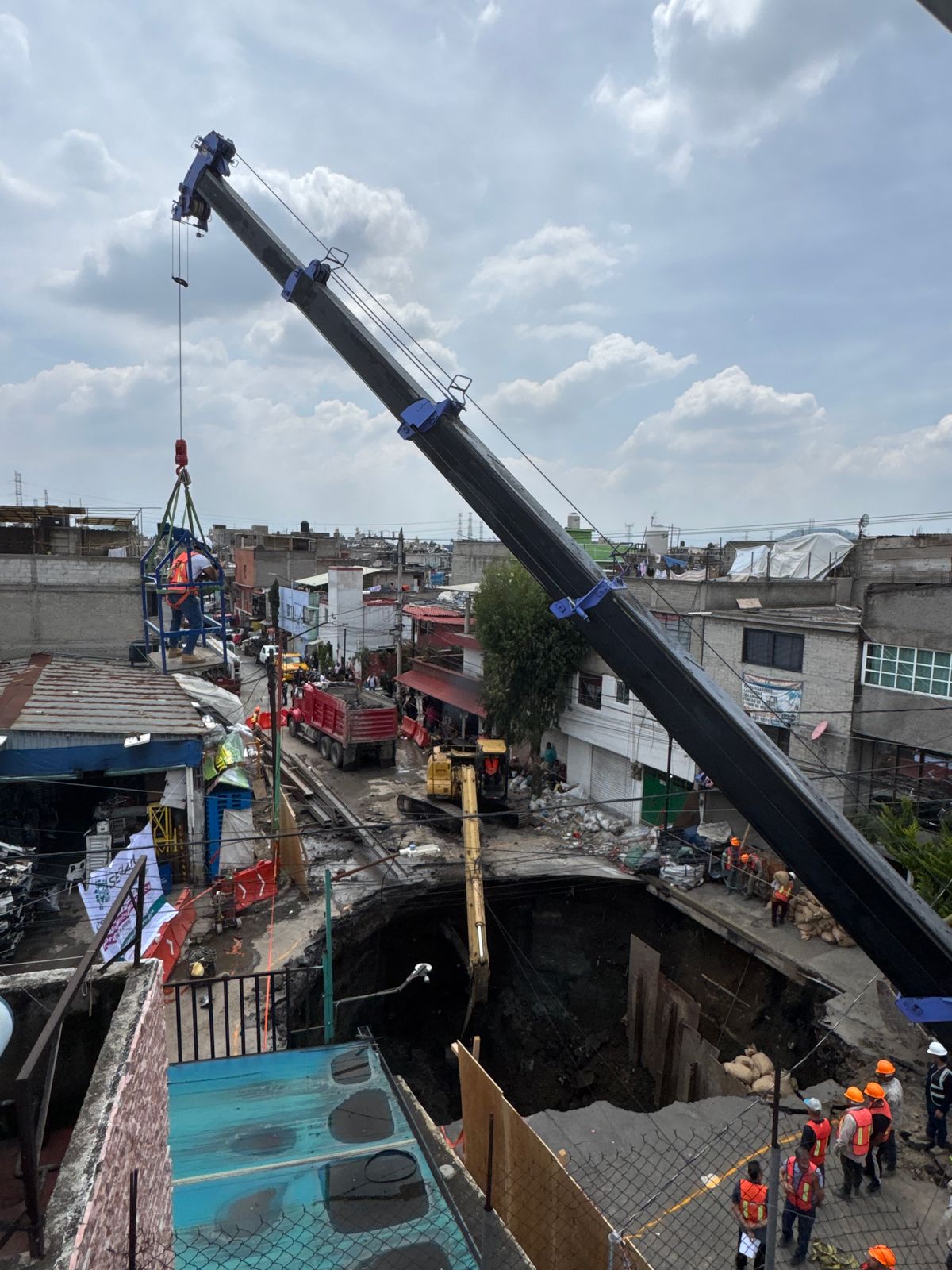 Reparación de socavón en Iztapalapa tomará hasta 20 días: SEGIAGUA