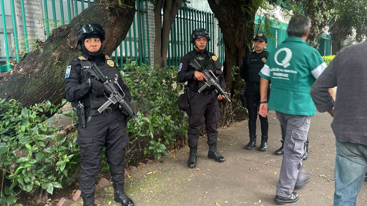 Despliegan operativo policiaco ante amenaza de tiroteo en Colegio de Bachilleres 20